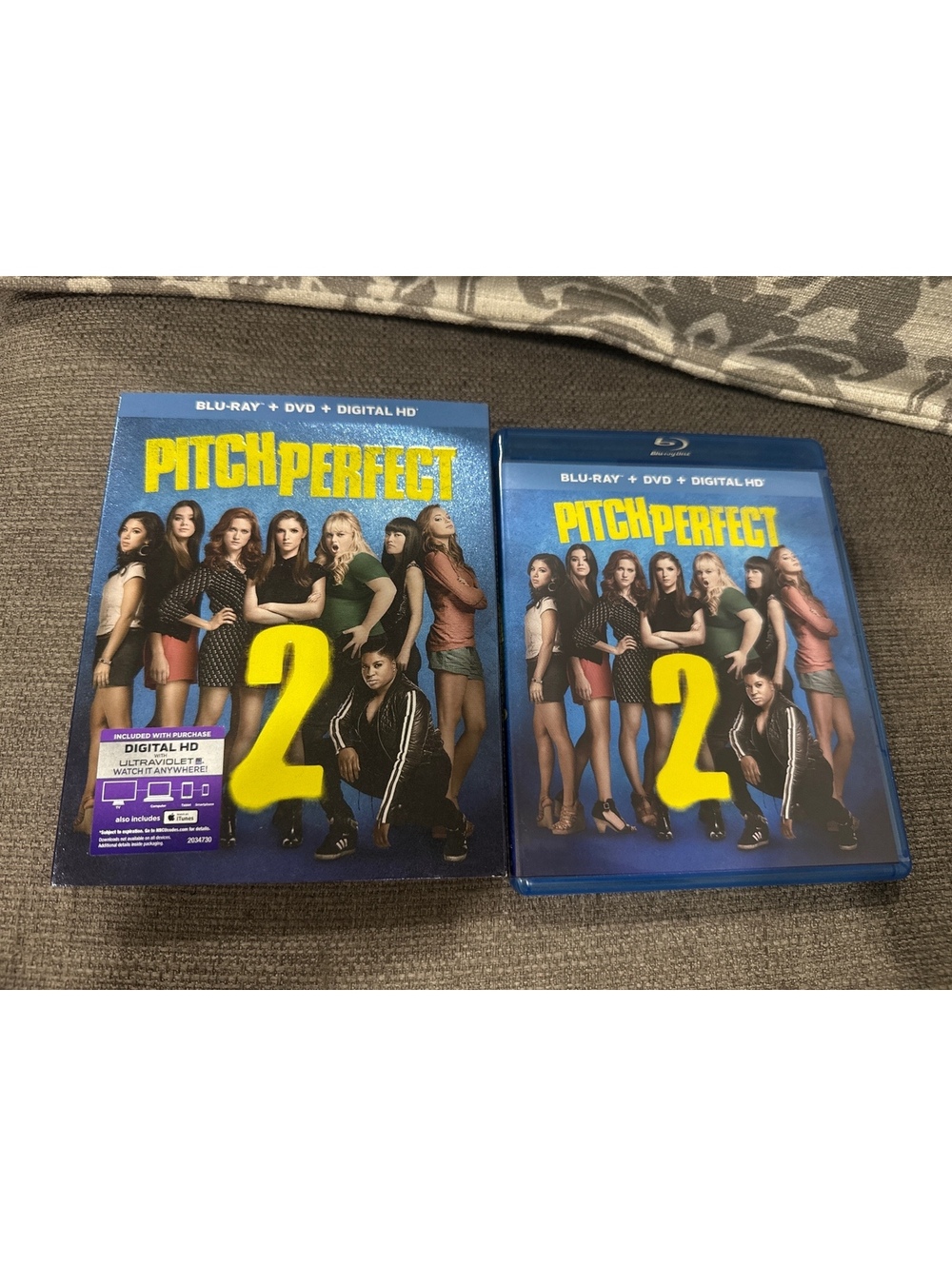 PITCH PERFECT 2 (Blu-Ray + DVD, 2015) -Like New